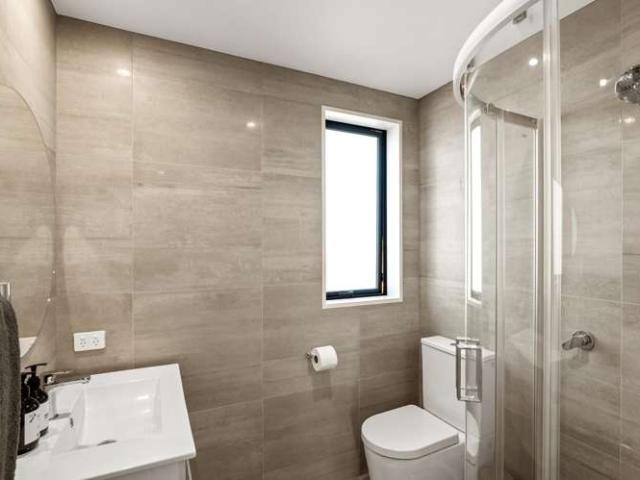 Townhouse for sale in Chaslands, Canterbury