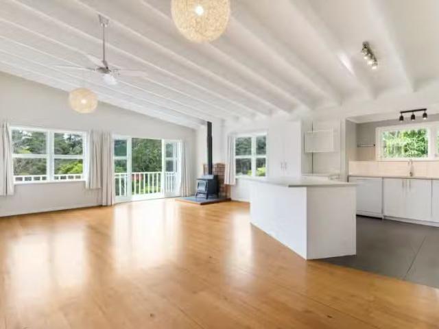 House for sale in Oratia