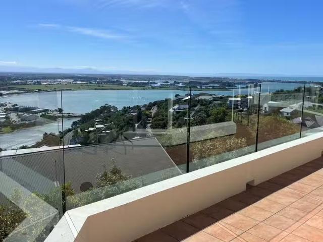 House for sale in Chaslands, Canterbury