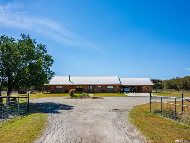 Farm for sale in Leakey, Real County