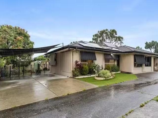 House for rent in Ashmore City