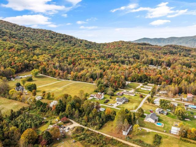 House for sale in Grove, Wartburg