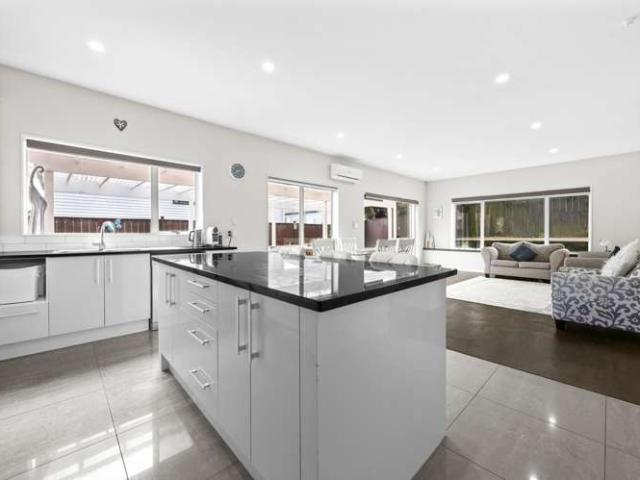 House for sale in Flat Bush, Howick