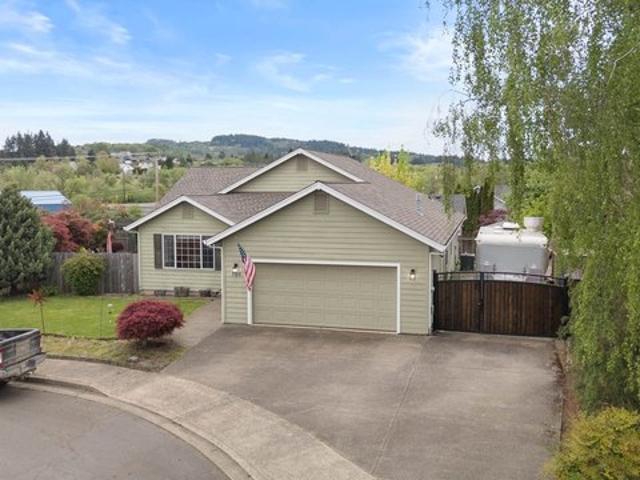 House for sale in Sutherlin, Douglas County