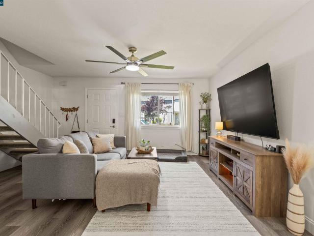 Townhouse for sale in Martinez, California