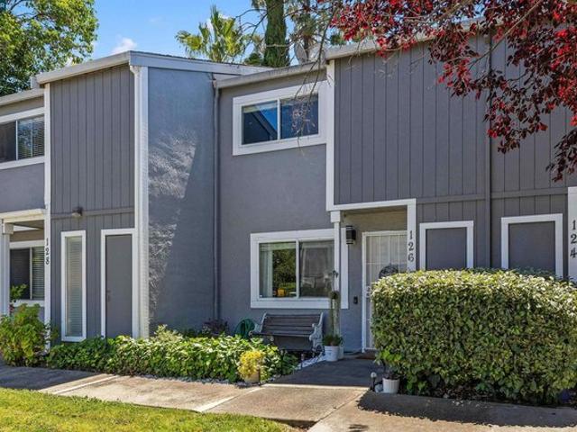 Townhouse for sale in Martinez, California