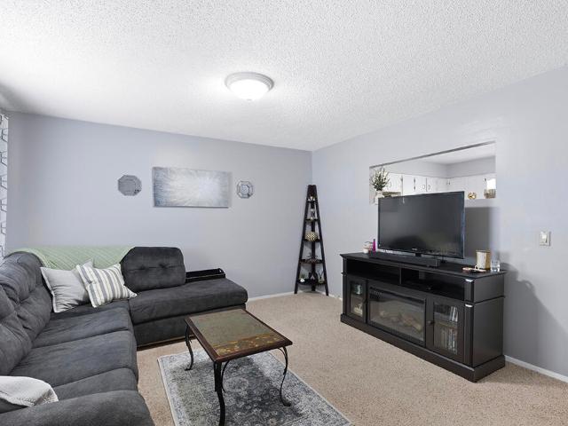 House for sale in East Meadows, Republic