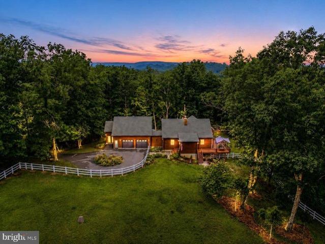 House for sale in Berkeley Springs, West Virginia