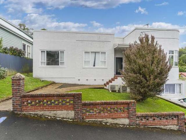 House for sale in Otakou