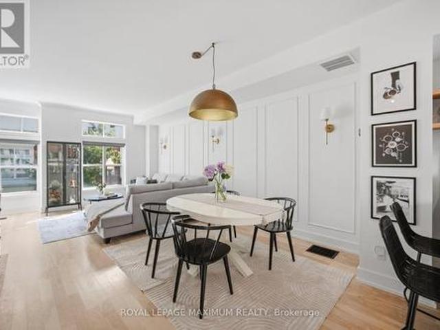 Townhouse for sale in Woburn, Ontario