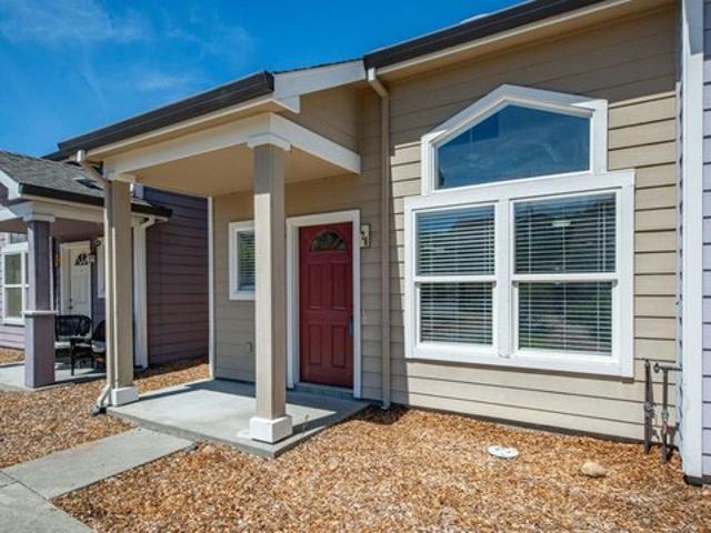 Townhouse for sale in Cloverdale, California