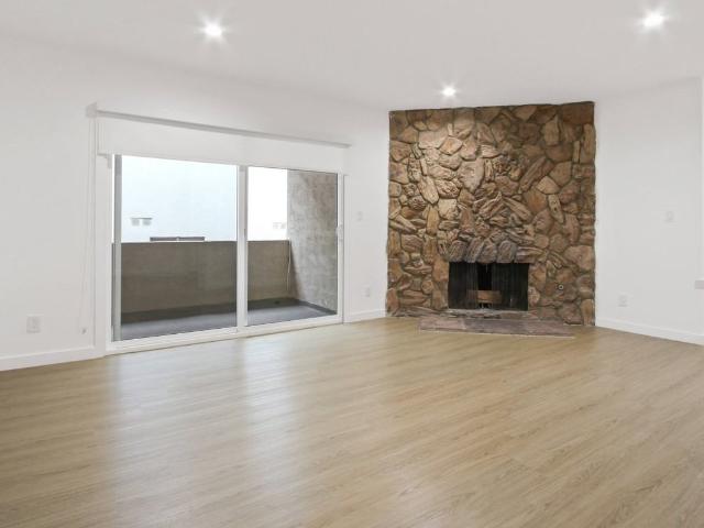 Apartment for rent in Canoga Park, California