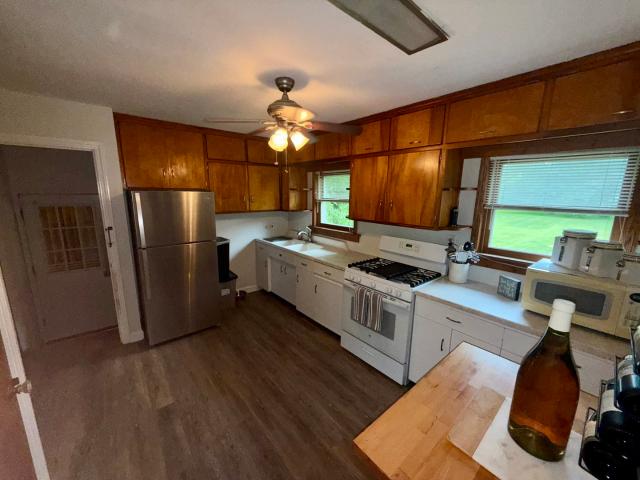House for sale in Green Oaks, Illinois