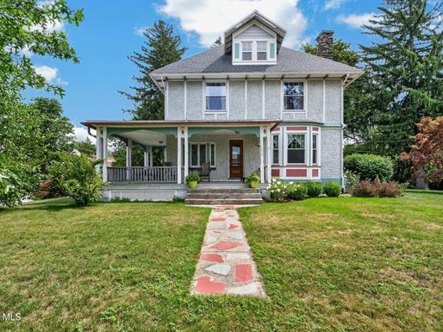House for sale in Niskayuna, New York