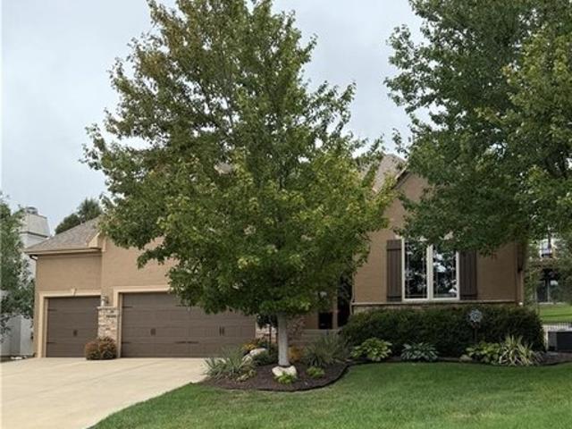 House for sale in Woodsonia, Shawnee