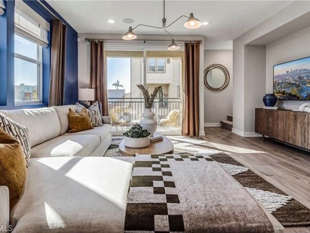 Townhouse for sale in Hawthorne, California