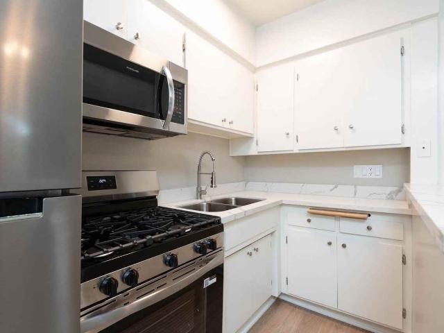 Apartment for rent in Canoga Park, California