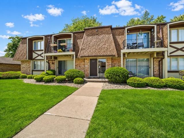 Condo for sale in Crestwood, Illinois