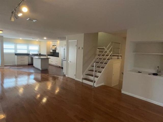 Townhouse for sale in Fort Lee, New Jersey