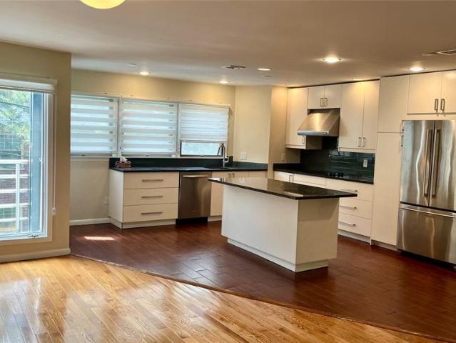 Townhouse for sale in Fort Lee, New Jersey