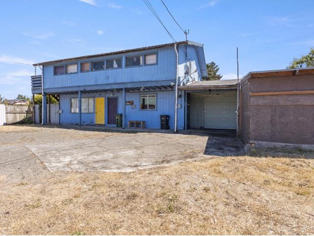 House for sale in Coos Bay