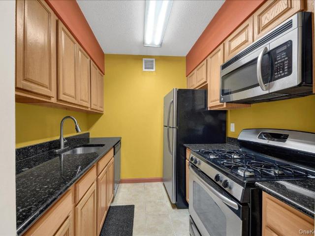 Property for sale in The Bronx, Arverne