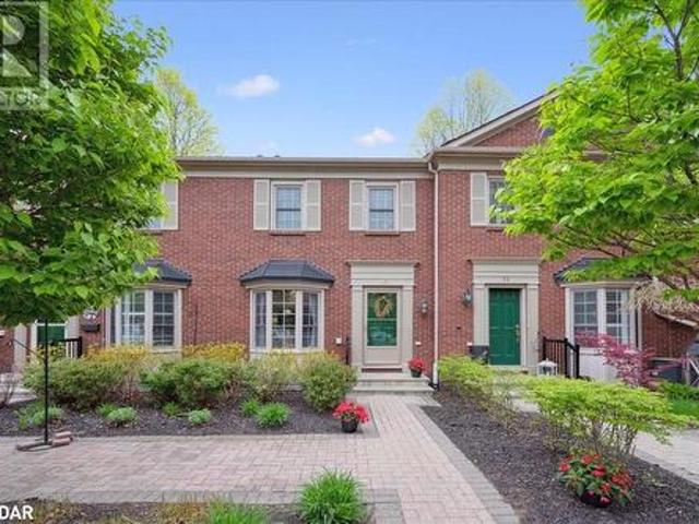 Townhouse for sale in Burlington
