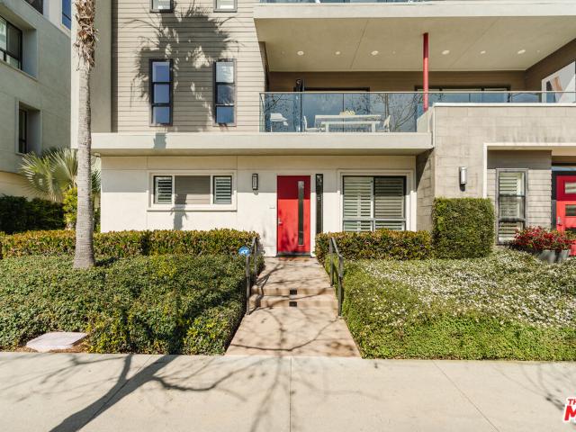 Condo for sale in Canoga Park, California