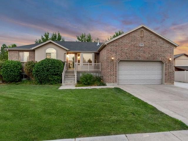 House for sale in Syracuse, Utah