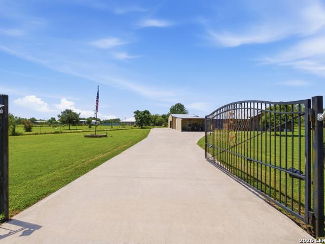House for sale in Saint Hedwig, Texas