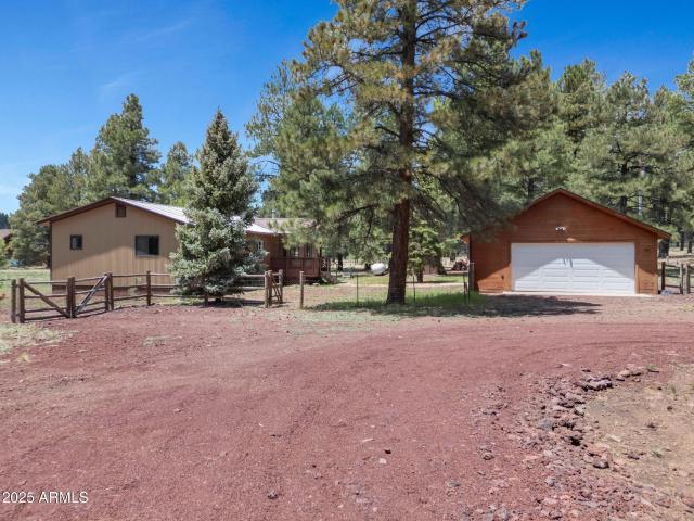 House for sale in Parks, Arizona