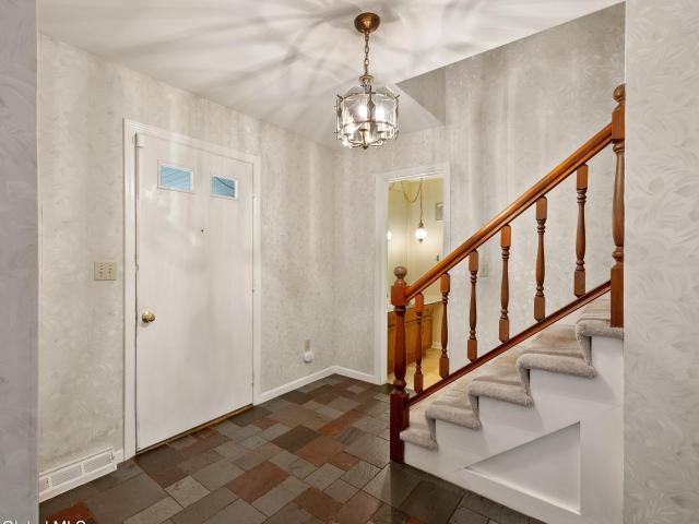 House for sale in Rosendale Estates, Town of Niskayuna