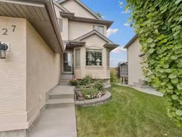 House for sale in Edgemont, Calgary