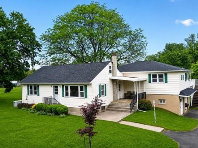 House for sale in Neshanic Station, New Jersey
