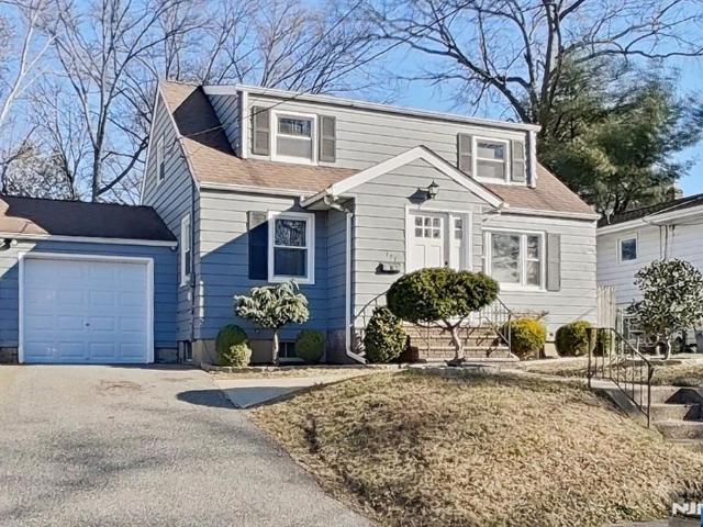 House for sale in Elmwood Park, New Jersey