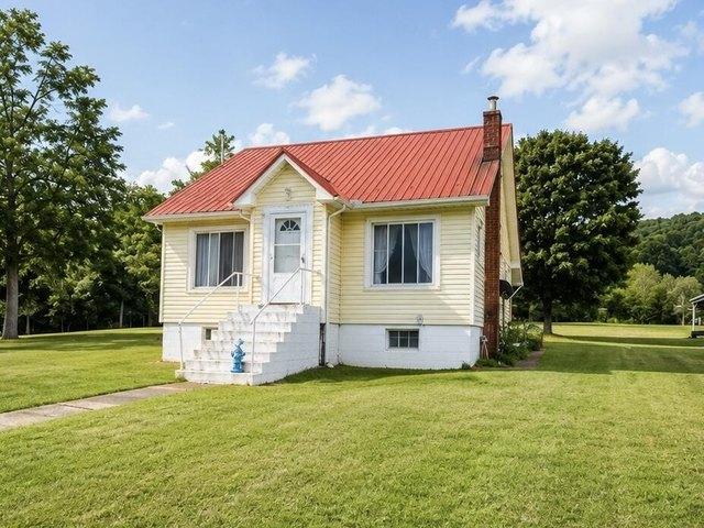 House for sale in Hinton, West Virginia