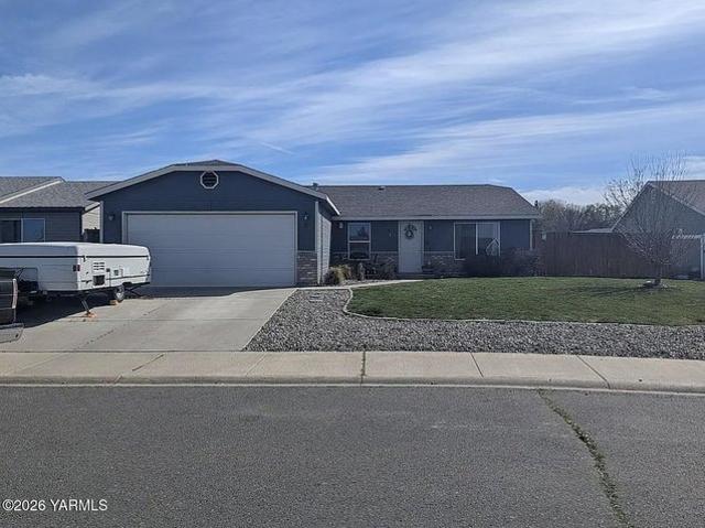 House for sale in Zillah, Washington