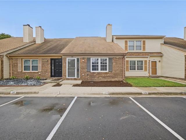 Townhouse for sale in Selden Village Townhomes, Hampton