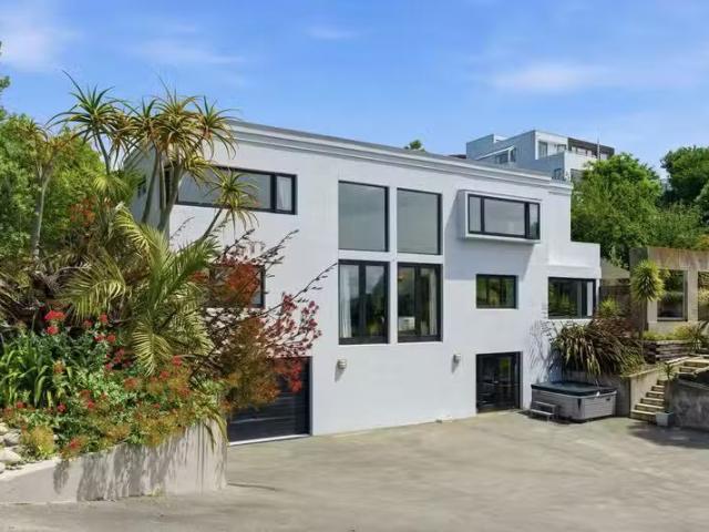 House for sale in Chaslands, Canterbury