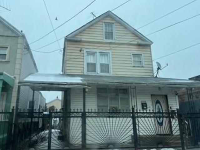 House for sale in Queens, Arverne