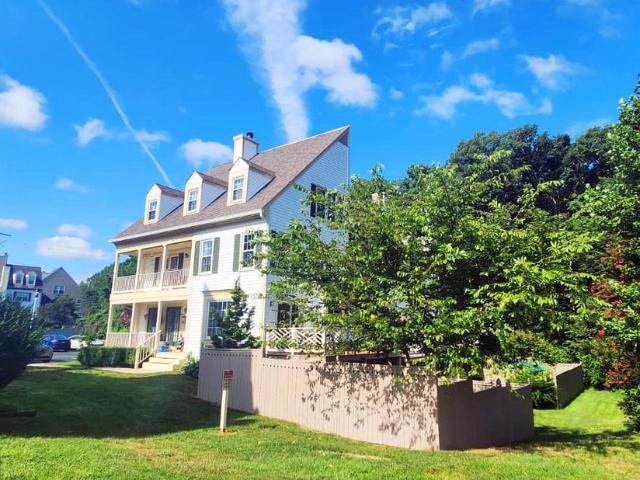 Townhouse for sale in Woodbridge