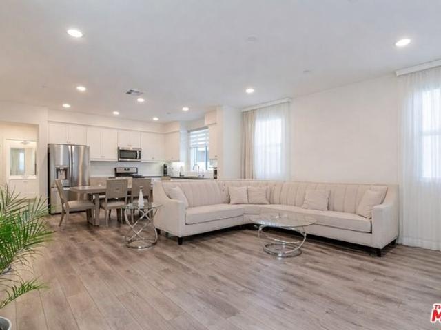 Townhouse for sale in Sylmar Neighborhood Council District, Canoga Park