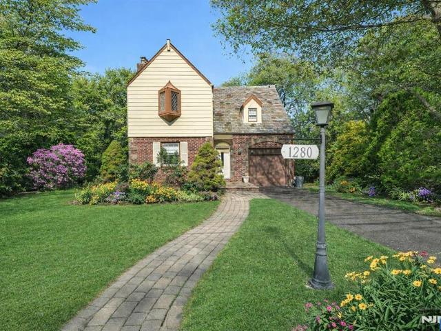 Property for sale in Teaneck, New Jersey