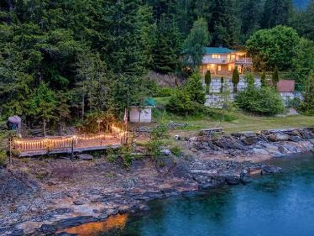 House for sale in Sirdar, British Columbia