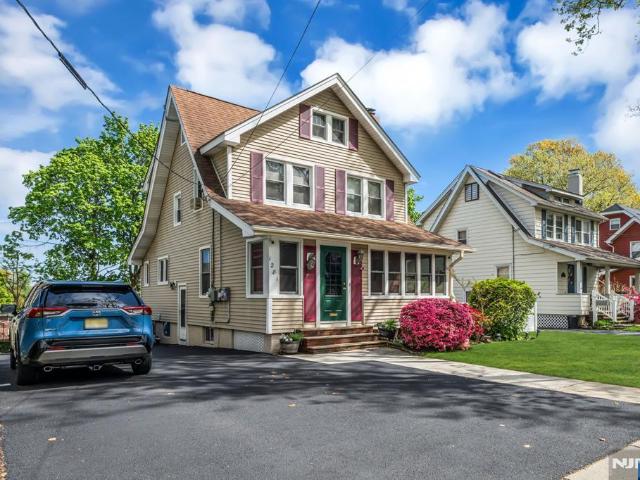 House for sale in Teaneck, New Jersey