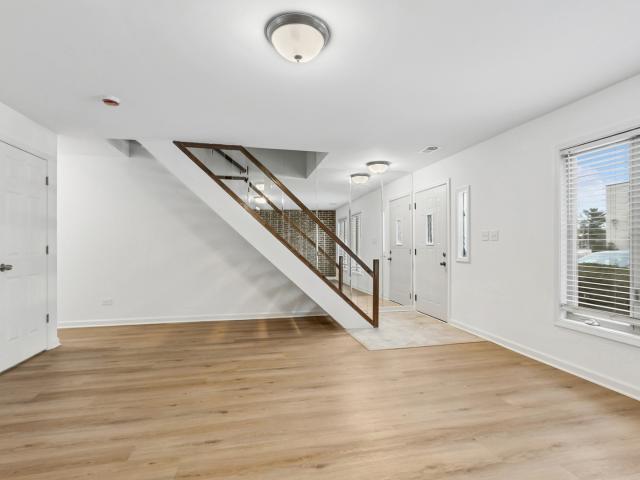 Townhouse for sale in Crestwood, Illinois