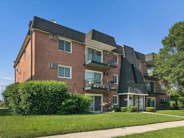 Condo for sale in Crestwood, Illinois