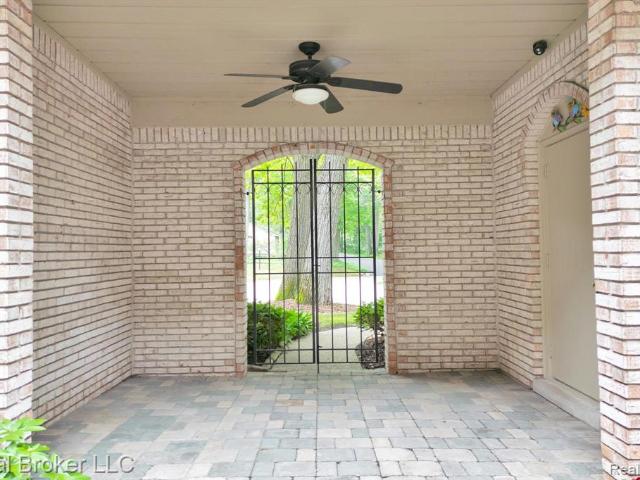 Condo for sale in Bloomfield Hills