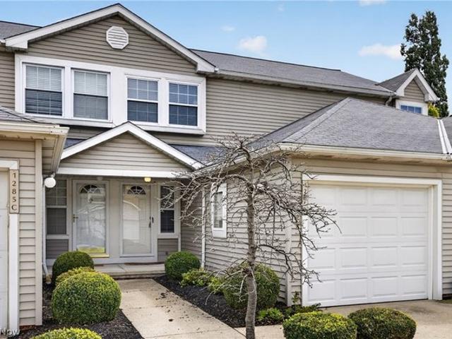 Townhouse for sale in Willoughby, Ohio