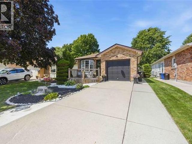 House for sale in Brights Grove, Ontario